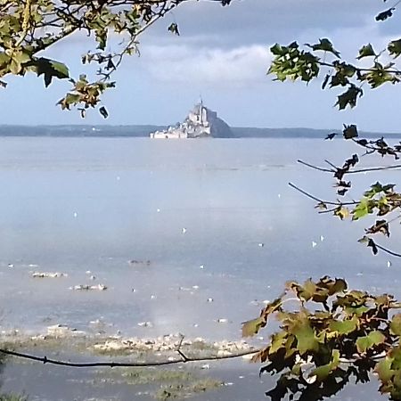 Entre Mont St Michel Et Merveille Vains Екстериор снимка