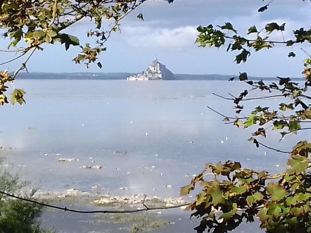 Entre Mont St Michel Et Merveille Vains Екстериор снимка