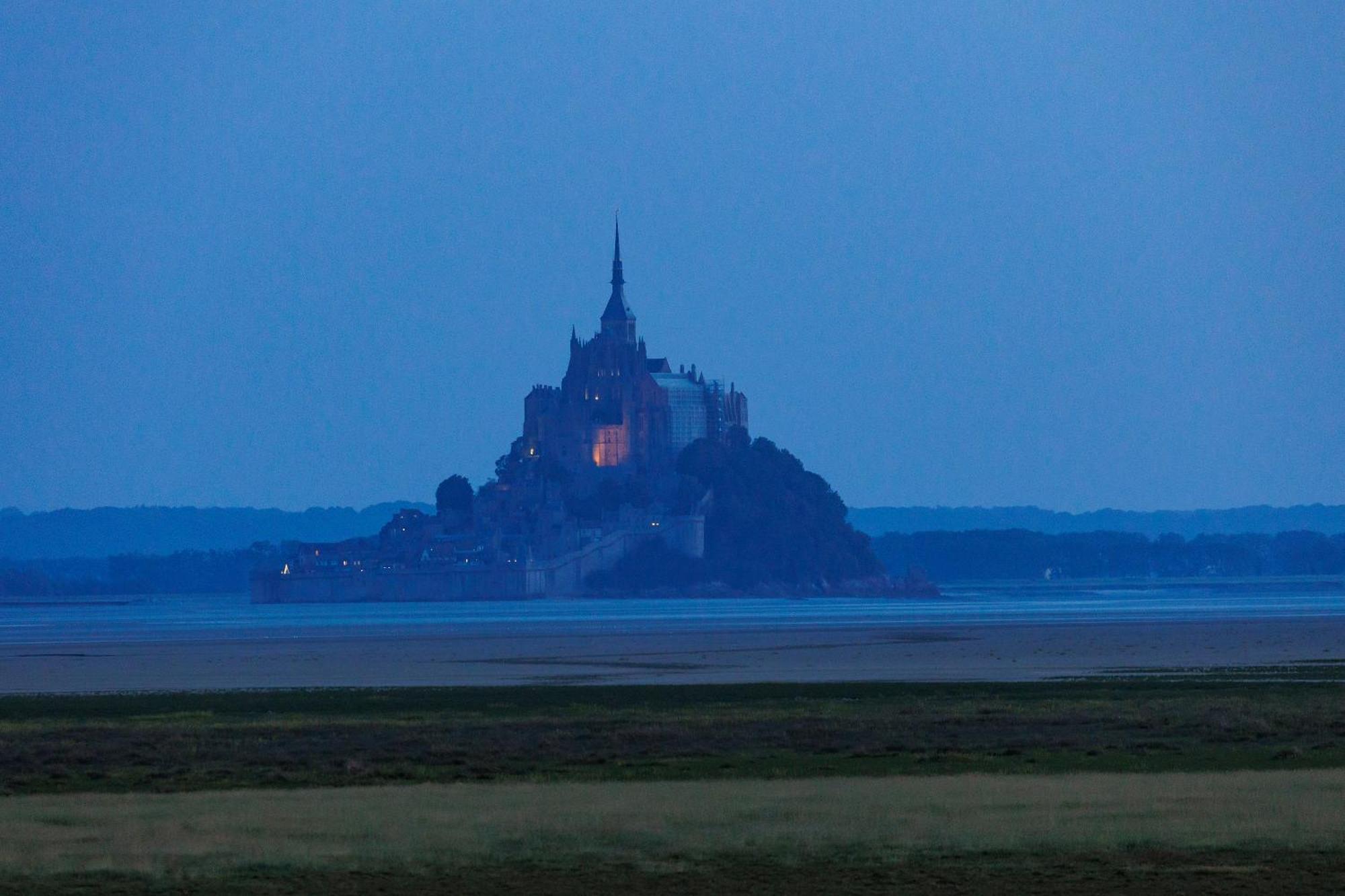 Entre Mont St Michel Et Merveille Vains Екстериор снимка