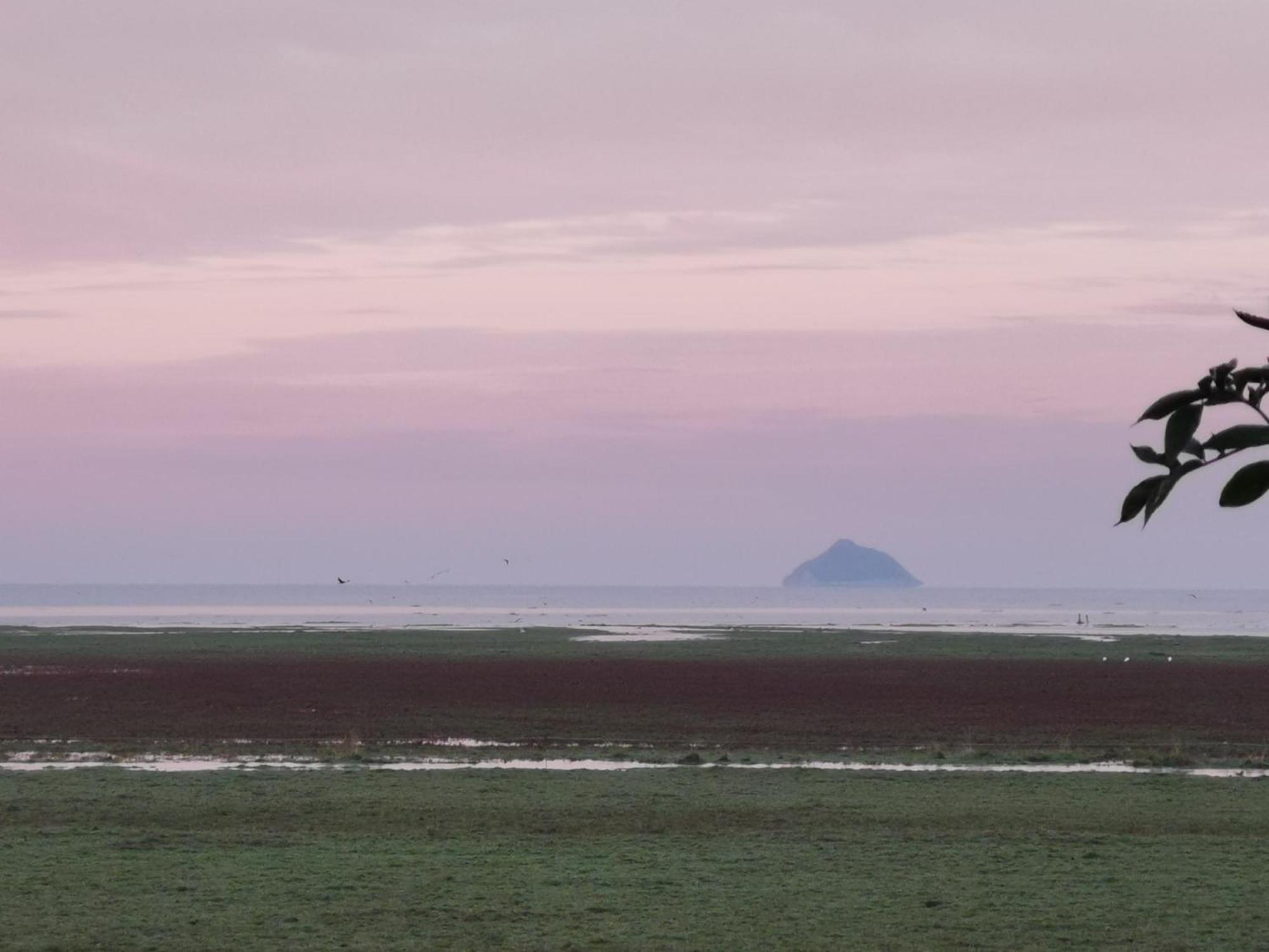 Entre Mont St Michel Et Merveille Vains Екстериор снимка